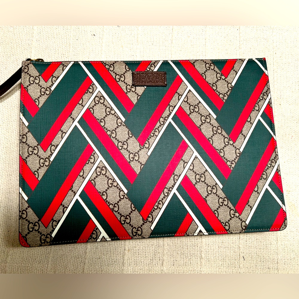 EUC Gucci Supreme Chevron Large Pouch